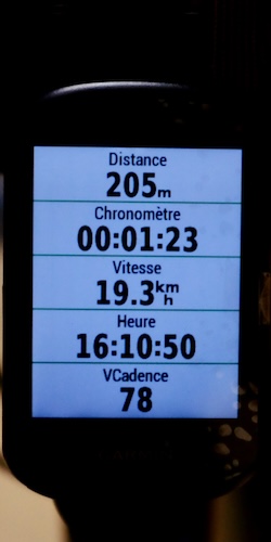 The fixie-cadence field on a Garmin Edge 530 during an activity